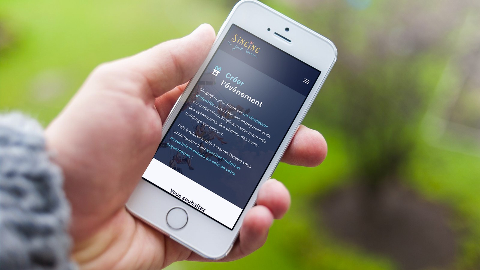 Simulation sur mobile de la refonte du site WordPress de Singing in your Brain